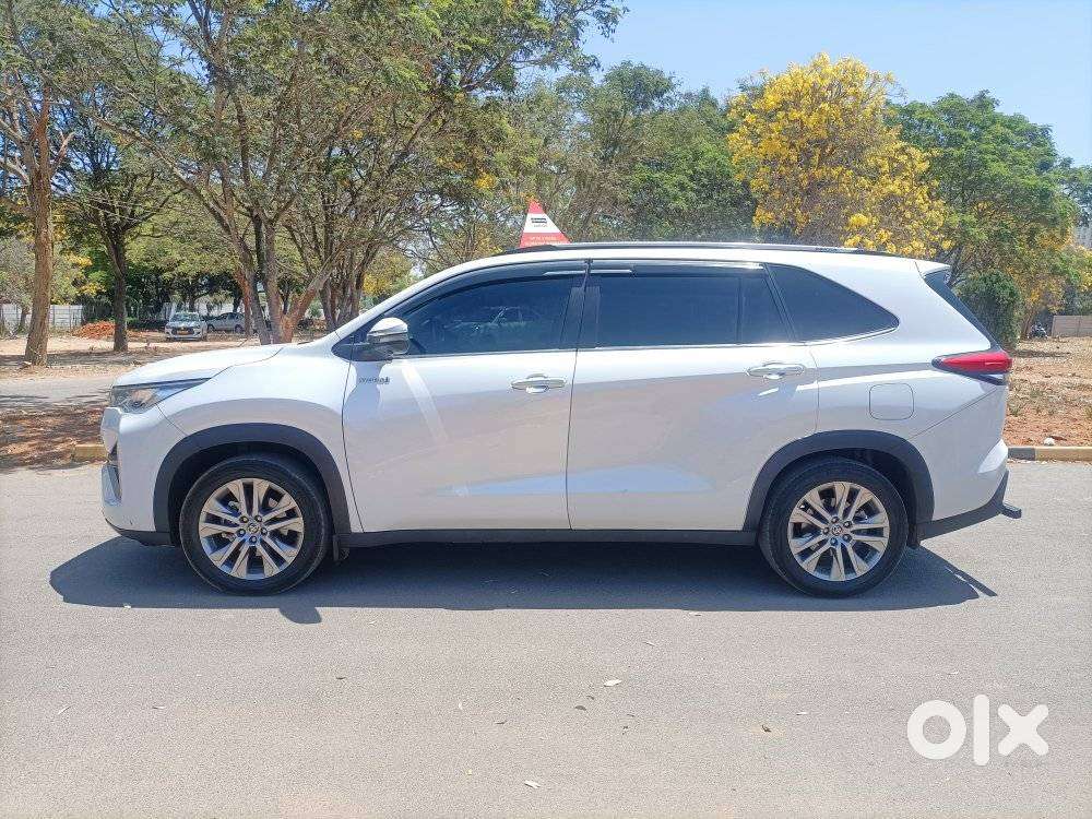 Toyota Innova Hycross 2.0 Zx (o) Hybrid 7 Str, 2023, Petrol