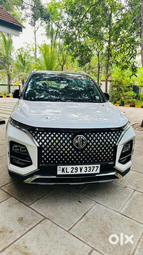 Mg Hector Plus 2023 Petrol 13608 Km Driven