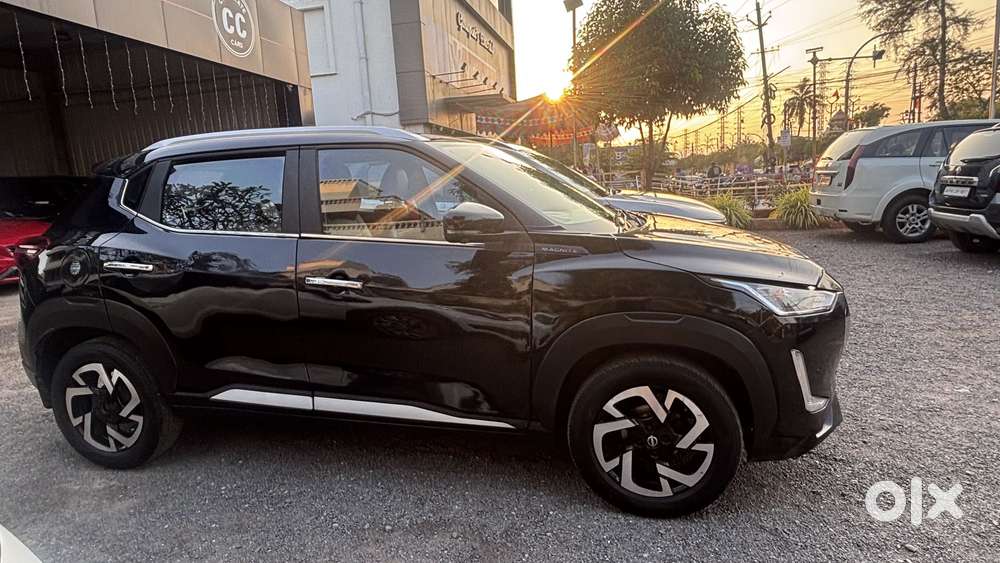 Nissan Magnite 1.0 Xv Premium, 2022, Petrol