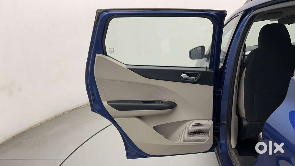 Renault Triber Rxz Easy-r Amt, 2021, Petrol