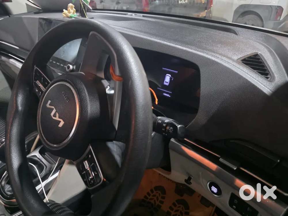 Kia Carens 2023 Petrol Well Maintained
