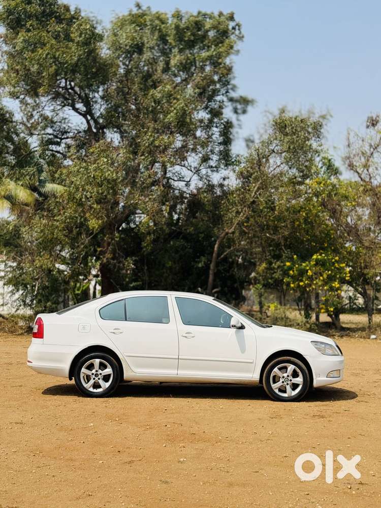 Skoda Laura Elegance 2.0 Tdi Cr At, 2012, Diesel