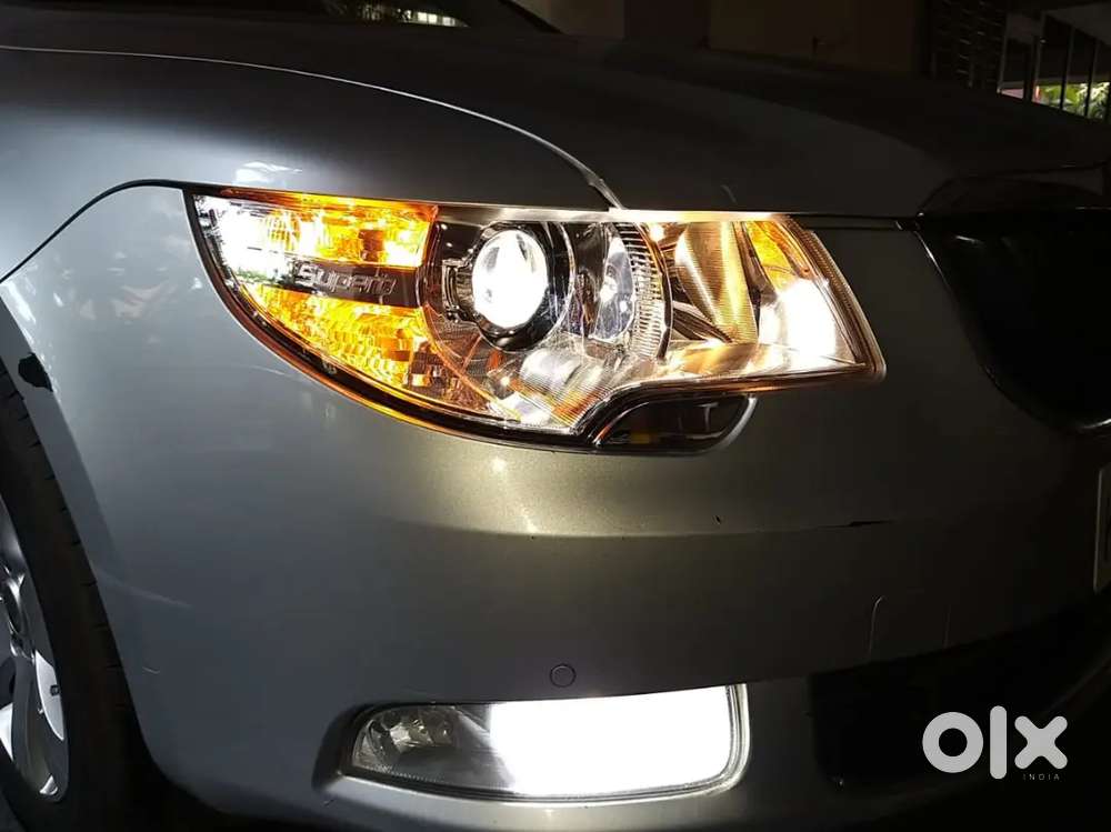 Skoda Superb 2011 Diesel 80000 Km Driven