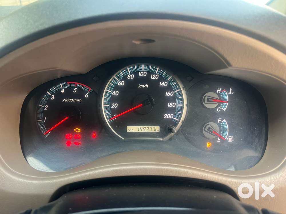Toyota Innova 2004-2011 2.5 V Diesel 8-seater, 2015, Diesel