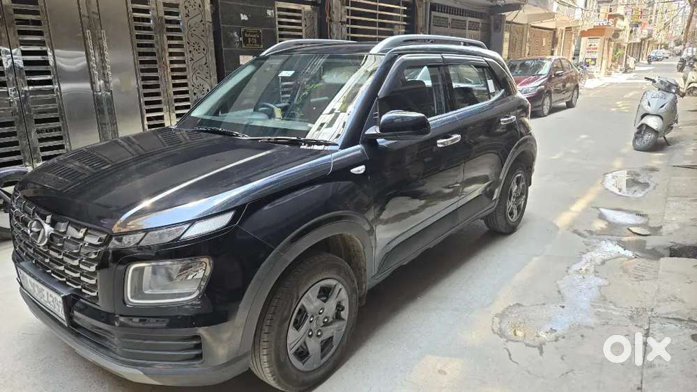 Hyundai Venue 2024 Manual Petrol First Owner