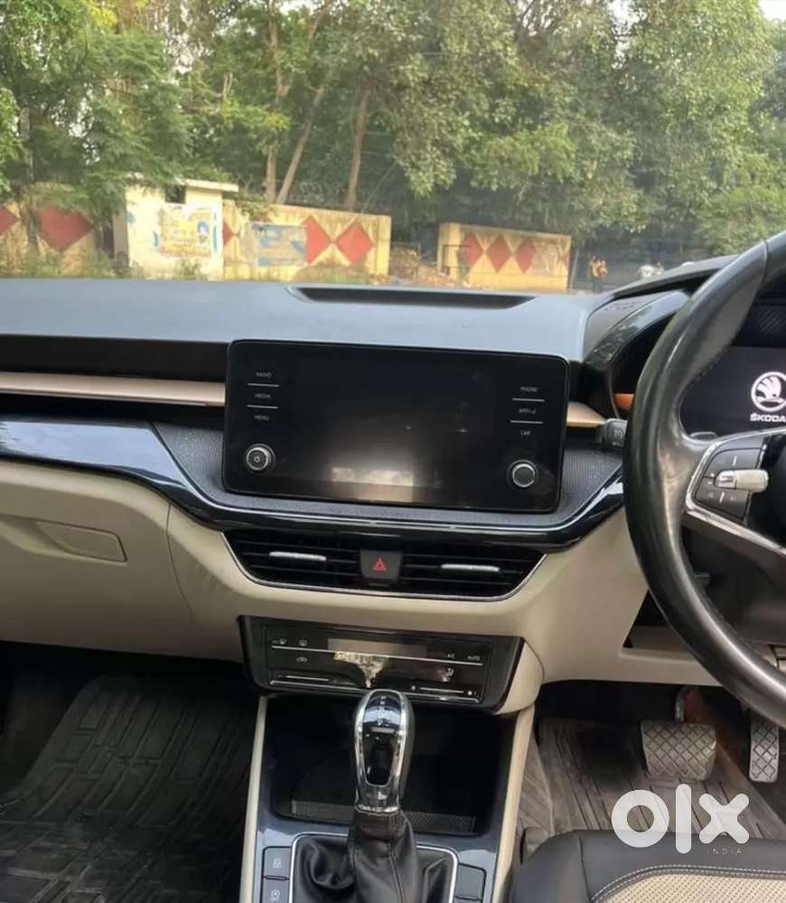 Skoda Slavia Style 1.0l Tsi At, 2022, Petrol
