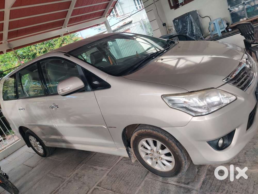 Toyota Innova 2.5 V Diesel 2012 Topend