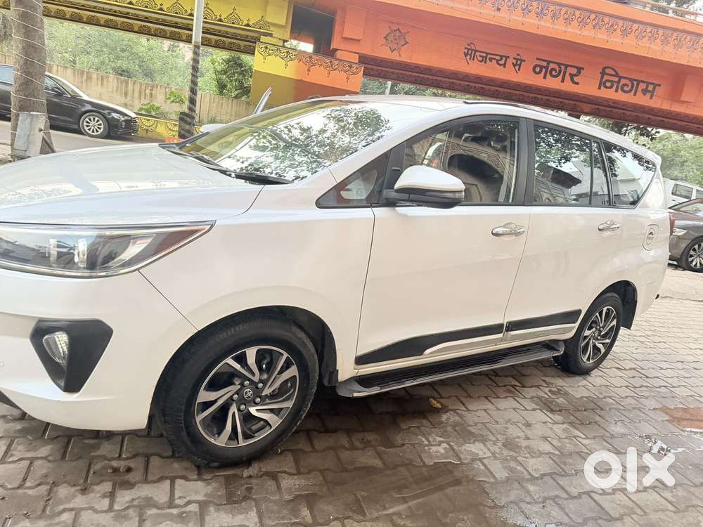 Toyota Innova Crysta 2.4 V 7 Str, 2022, Petrol