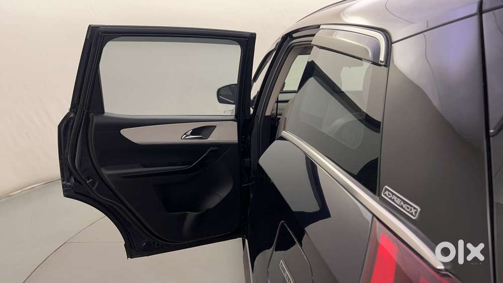 Mahindra Xuv700 2.2 Ax 7 Diesel At Luxury Pack Str, 2023, Diesel