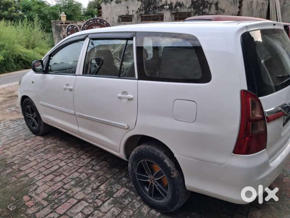 Toyota Innova White Pass 2029