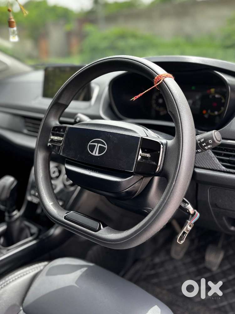 Tata Nexon Smart Plus1.2 Revotron Petrol 5 Mt, 2025, Cng & Hybrids