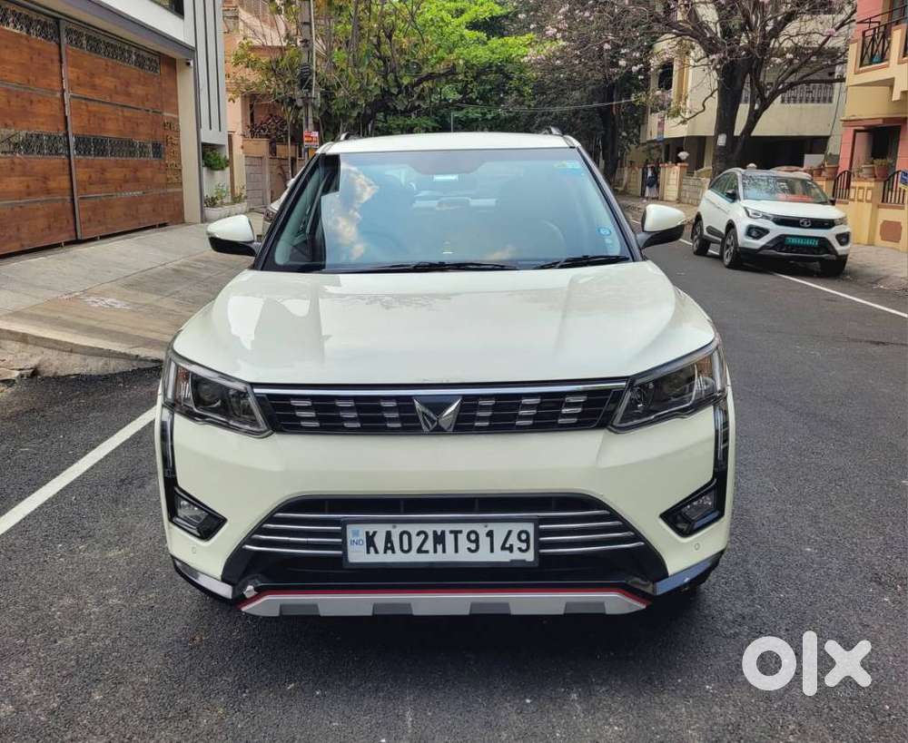 Mahindra Xuv300 1.2 W8 (o) Amt Petrol, 2023, Petrol