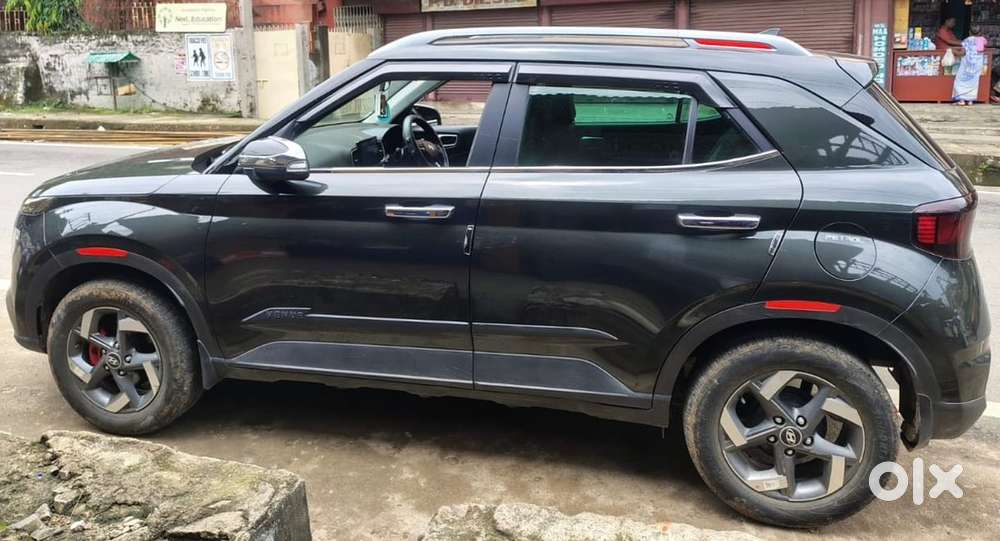 Hyundai Venue 2021 Petrol Well Maintained