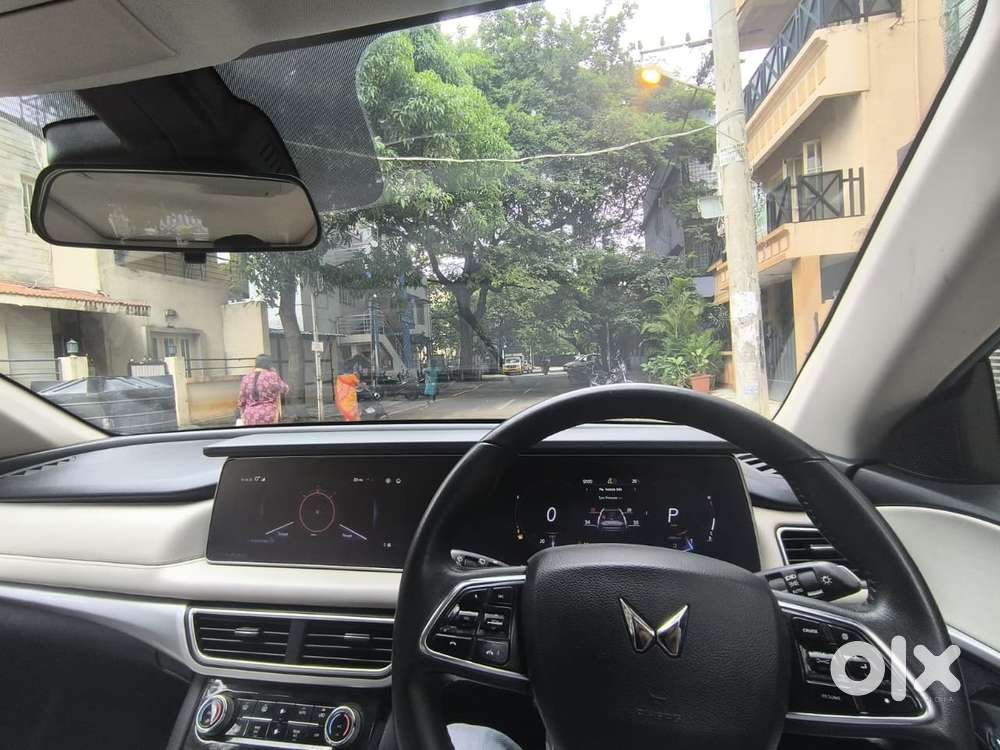 Mahindra Xuv700 2.0 Ax 7 Petrol At Str, 2022, Petrol