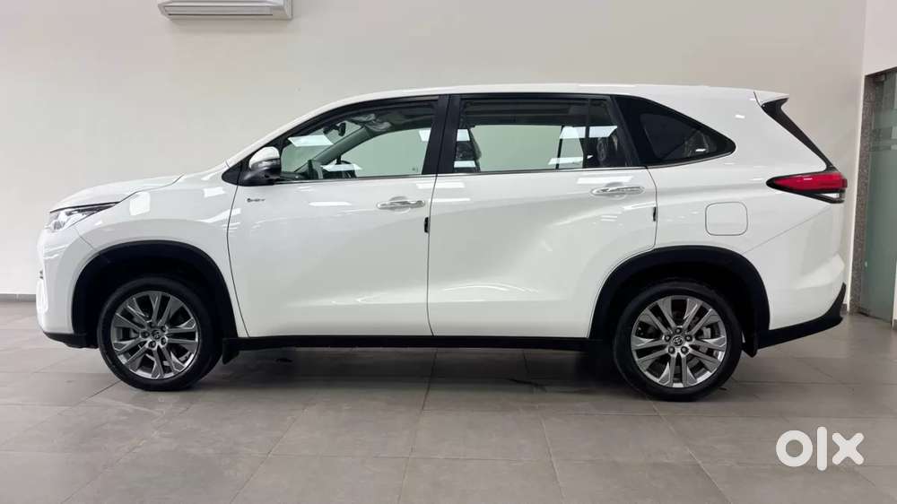 Toyota Innova Hycross, 2025, Petrol