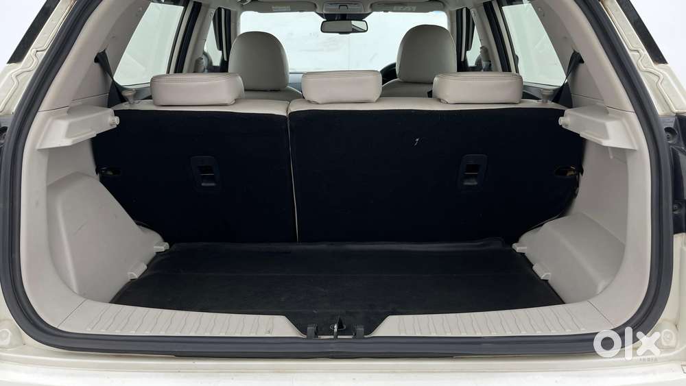 Mahindra Xuv300 1.2 W8 (o) Amt Petrol, 2022, Petrol