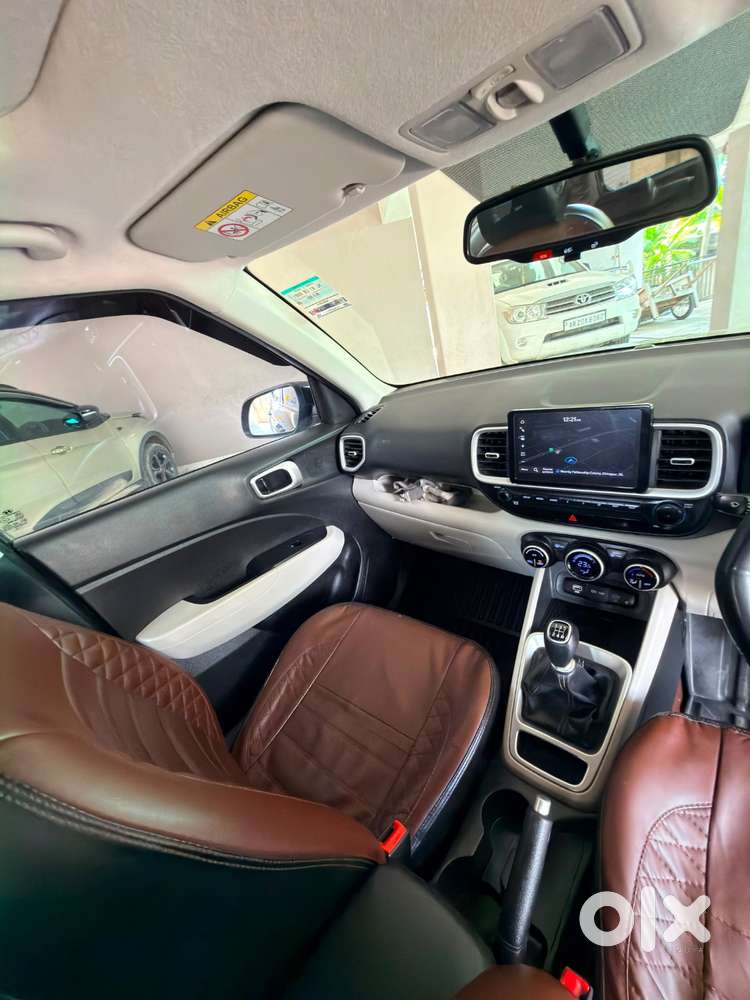 Hyundai Venue 2024 Petrol Well Maintained
