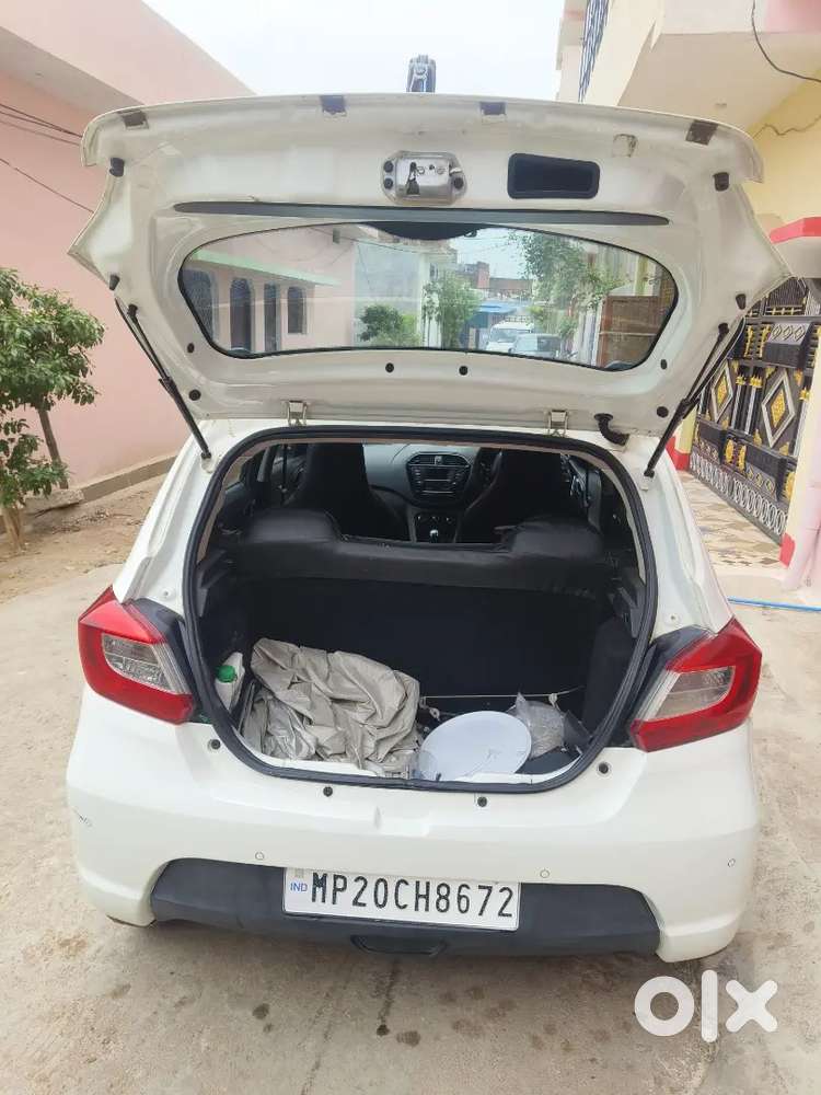 Showroom Condition Car.. Reason New Car Leni Hai