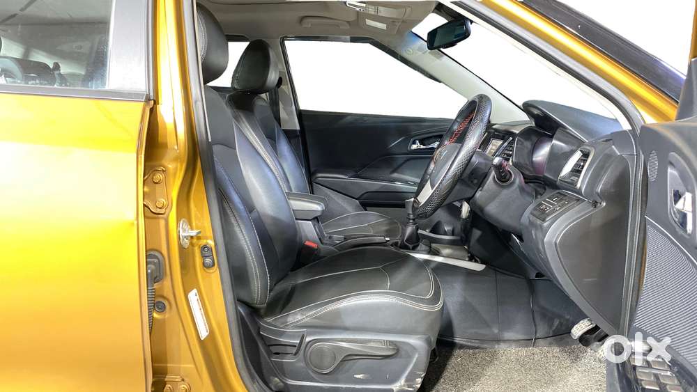 Mahindra Xuv300 W8 Option Dual Tone, 2023, Petrol