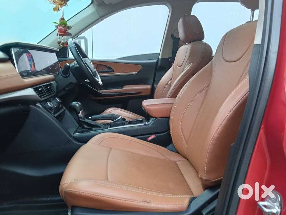 Mahindra Xuv700 2.0 Ax 5 Petrol At Str, 2022, Petrol