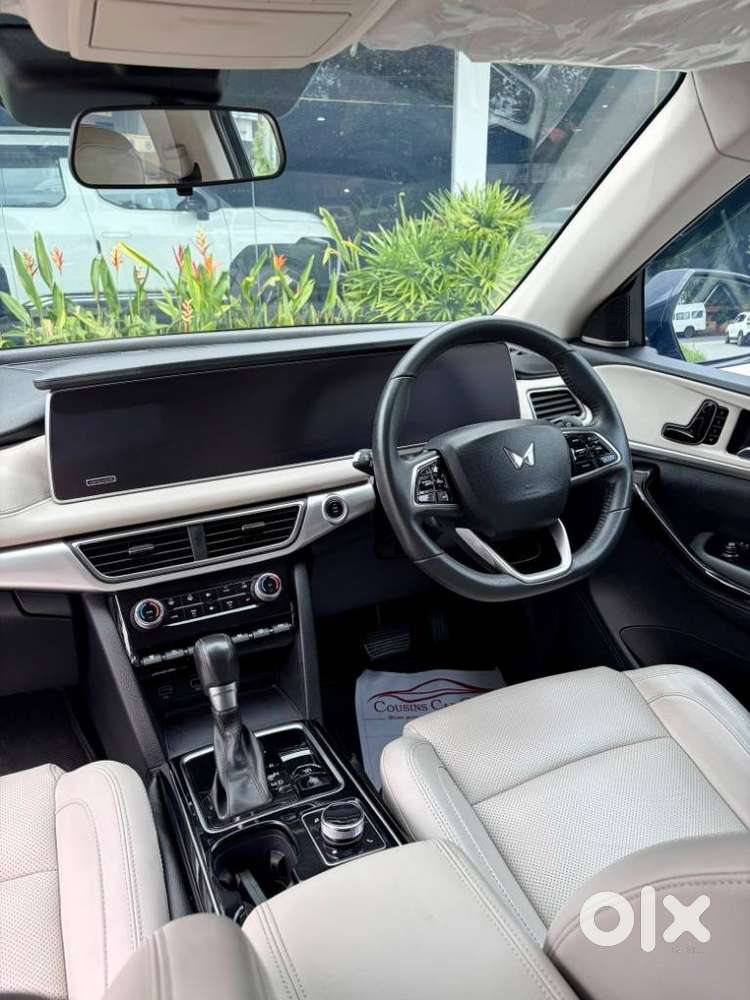 Mahindra Xuv700 2.2 Ax 7 Diesel At Luxury Pack Str Awd, 2022, Diesel