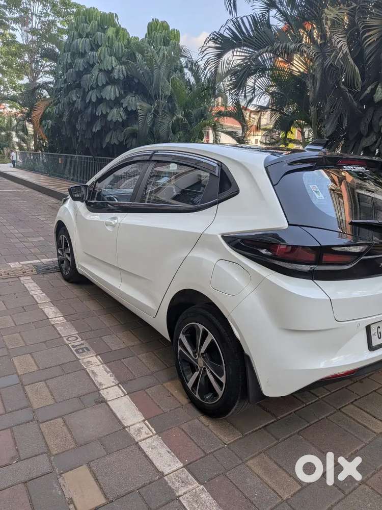 Tata Altroz 2023 Petrol Automatic 23500 Km Driven