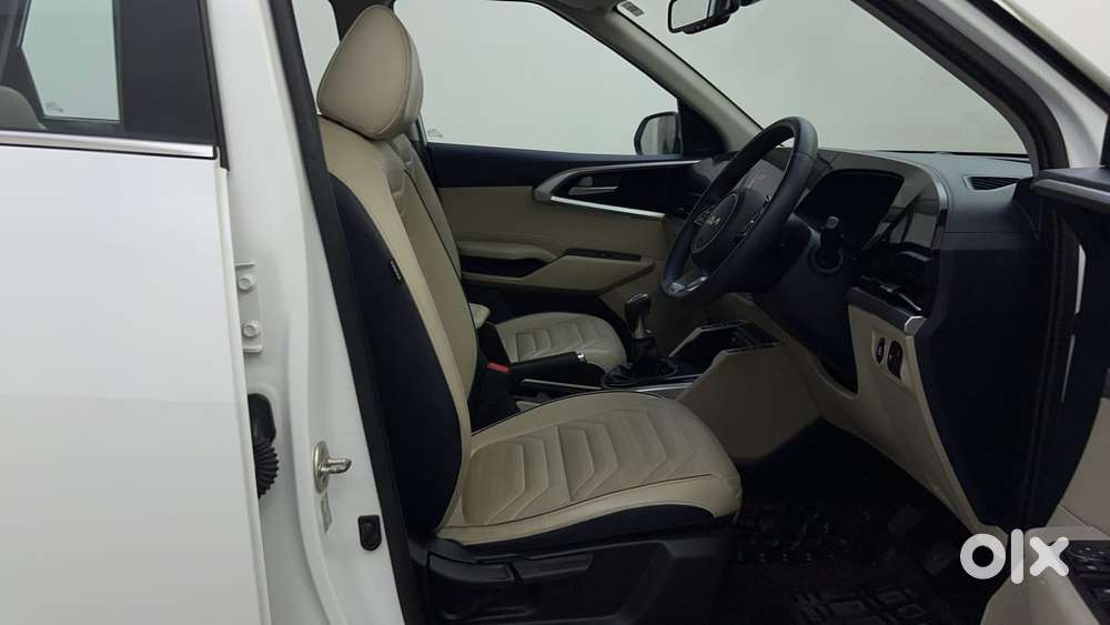 Kia Carens 1.4 Luxury Plus 6 Str, 2022, Petrol