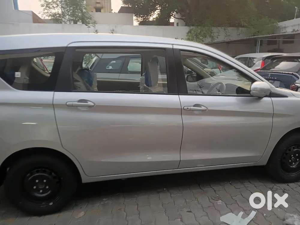 Maruti Suzuki Ertiga 1.5 Vxi 2016