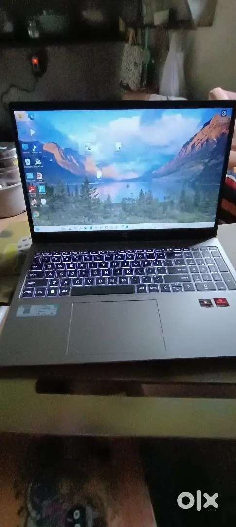 Hp laptop only one month used not a single scratch u found on it