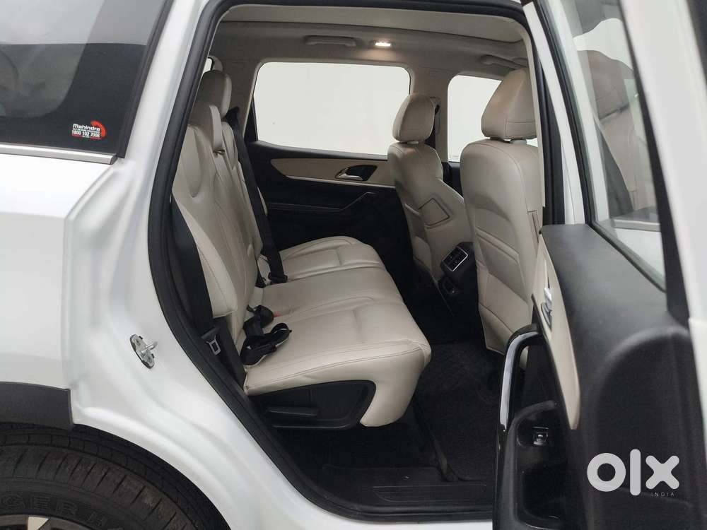 Mahindra Xuv700 2.0 Ax 7 Petrol At Luxury Pack Str, 2023, Petrol