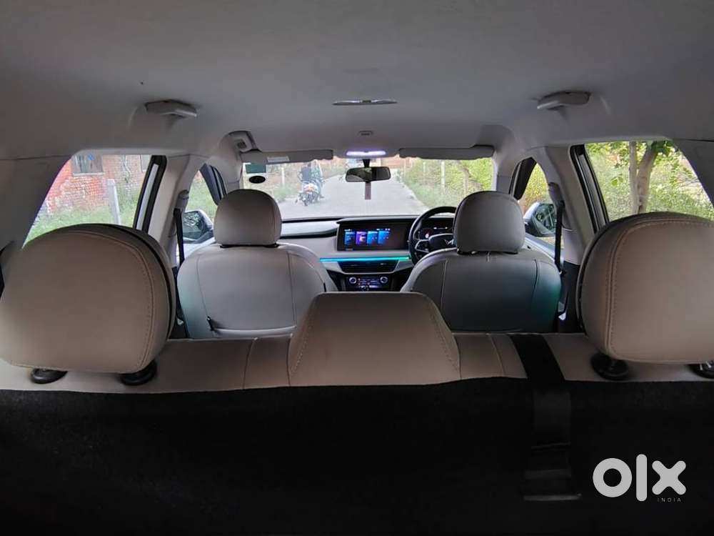 Mahindra Xuv700 2.2 Ax 3 Diesel At 5 Str, 2022, Diesel