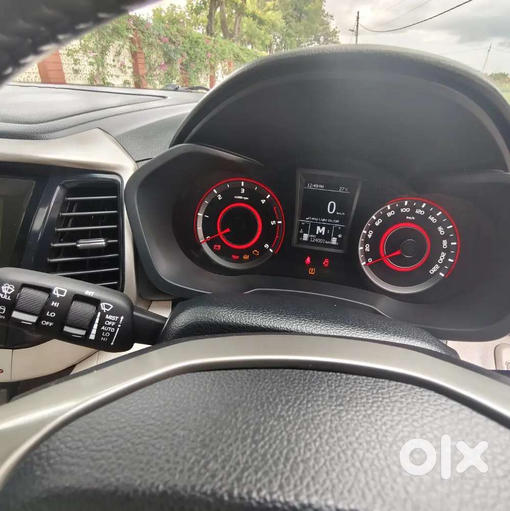 Mahindra Xuv300 W8 (o) Showroom Condition