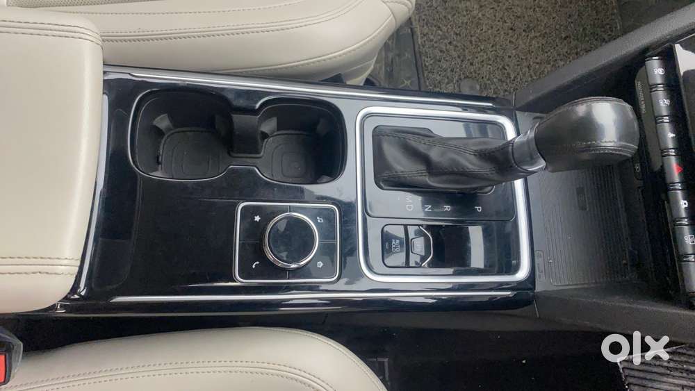 Mahindra Xuv700 2.0 Ax 7 Petrol Mt Str, 2021, Petrol