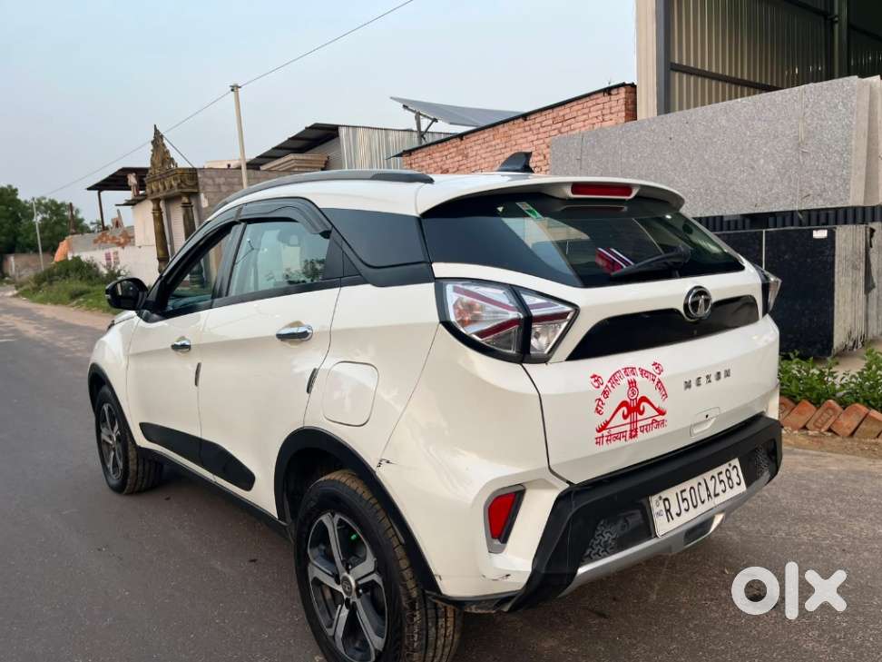 Tata Nexon 1.5 Revotorq Xza Plus (l), 2023, Petrol