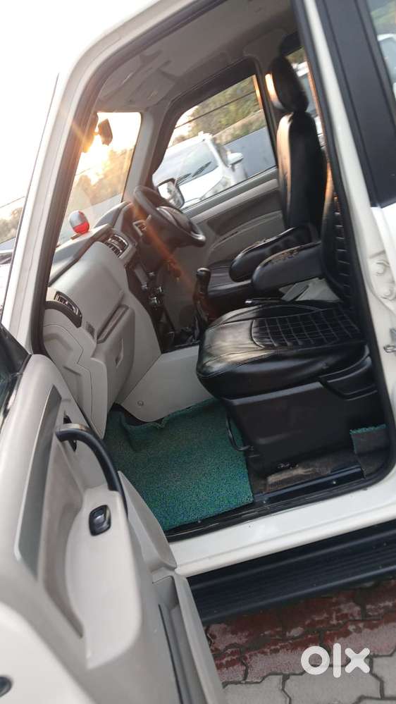 Mahindra Scorpio S10 8 Seater, 2017