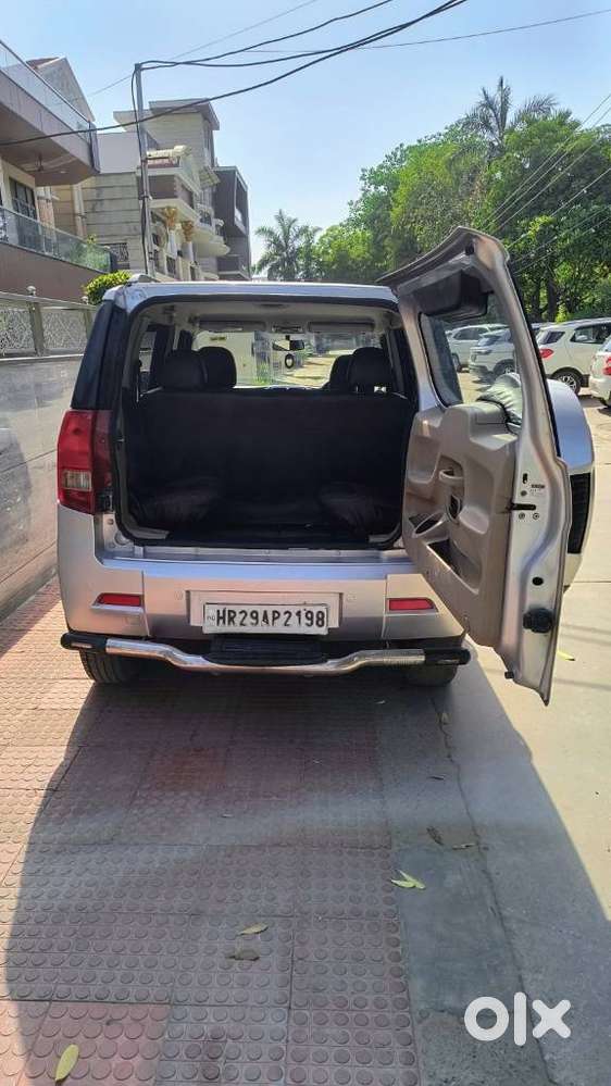 Mahindra Tuv 300 T8, 2017, Petrol