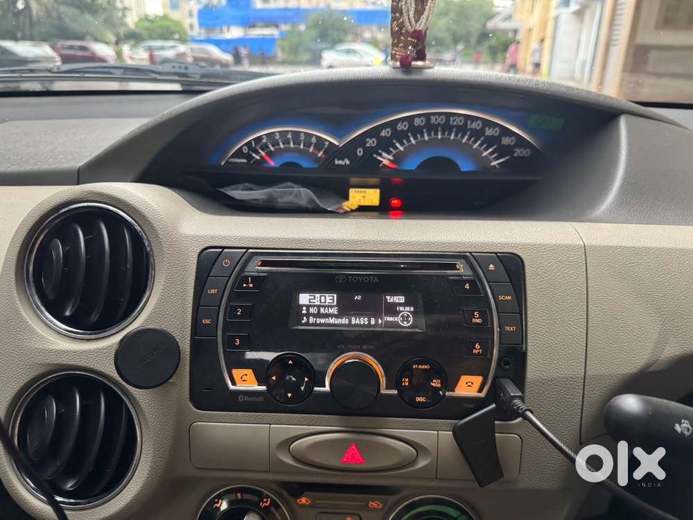Toyota Etios 1.5 V 2013