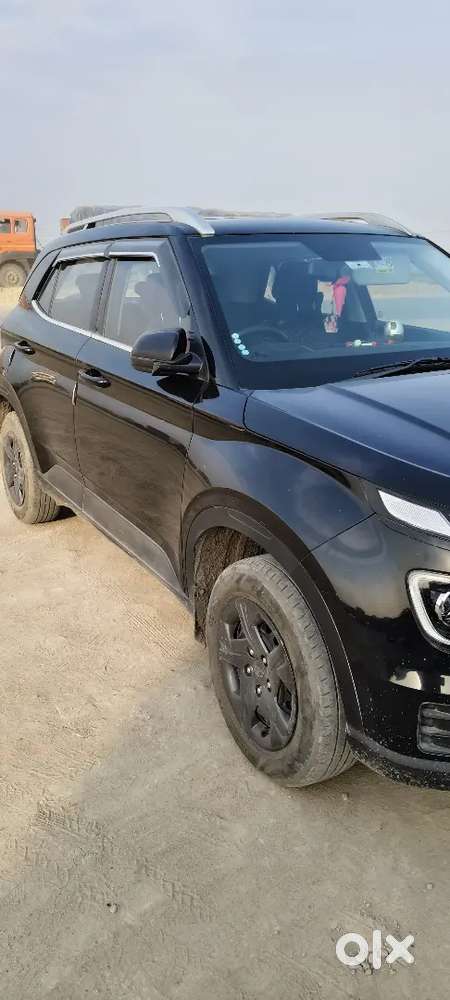 Hyundai Venue 2023 Petrol 20000 Km Driven