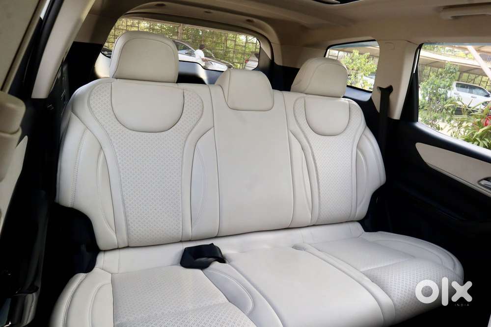 Mahindra Xuv700 2.0 Ax 5 Petrol At Str, 2024, Petrol