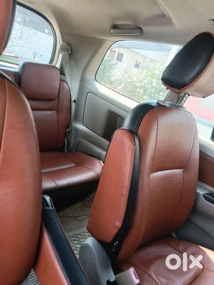 Toyota Innova Hycross 2011 Petrol 200000 Km Driven