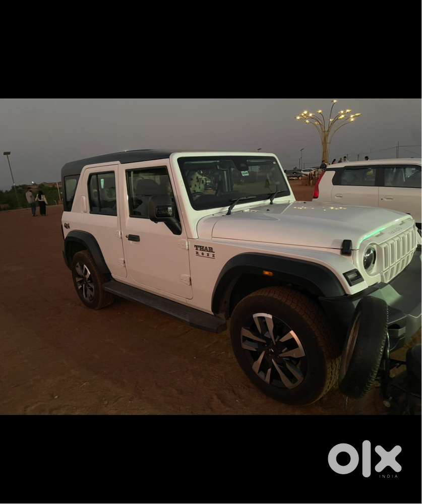 Showroom Condition 2025 Mahindra Thar Roxx 4wd Ax7l (white)
