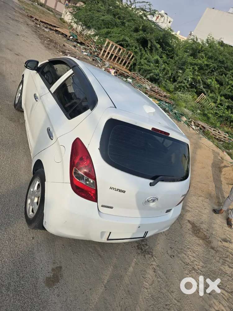 Hyundai I20 Asta1.6 Top Model Insurance Running Well Maintained