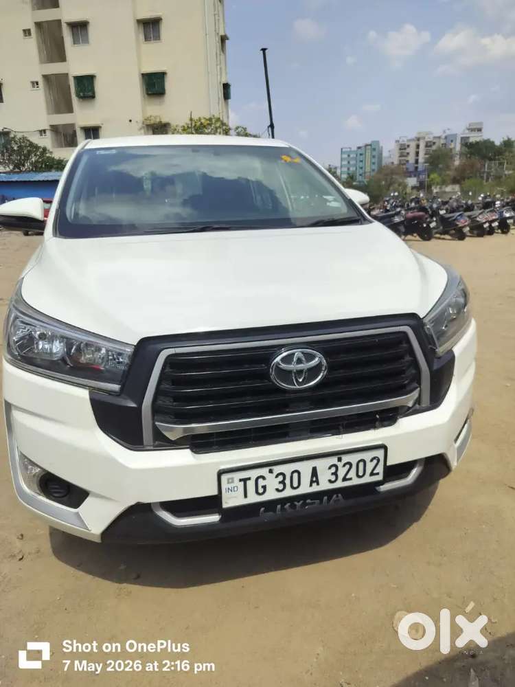 Innova Crysta Bucket Seats Diesel Manual 2025 White Colour