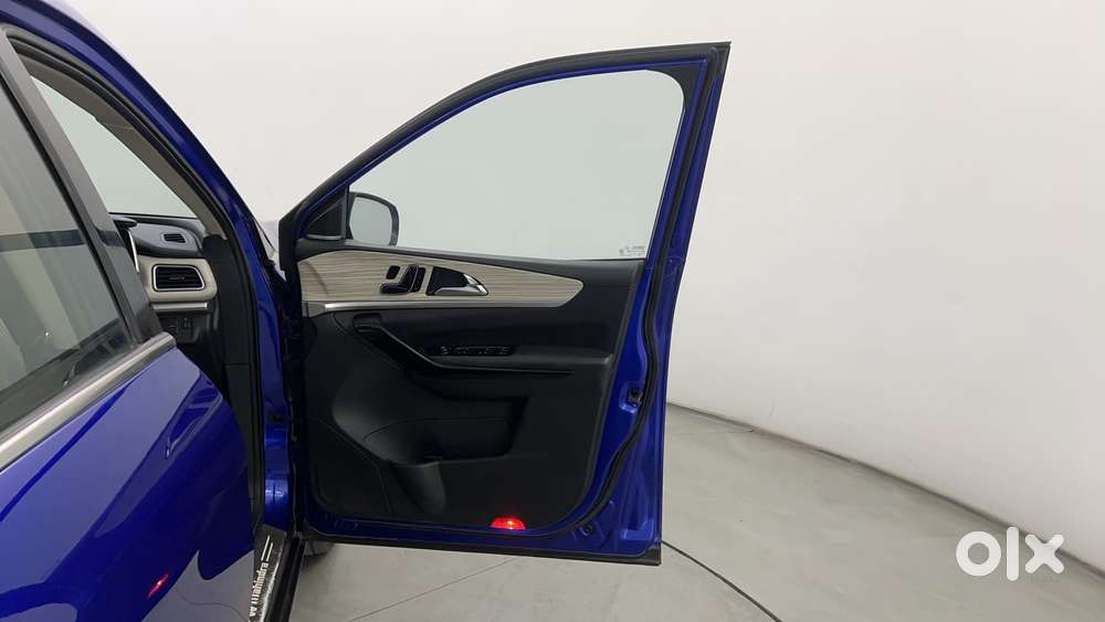 Mahindra Xuv700 2.2 Ax 7 Diesel At Luxury Pack Str, 2021, Diesel