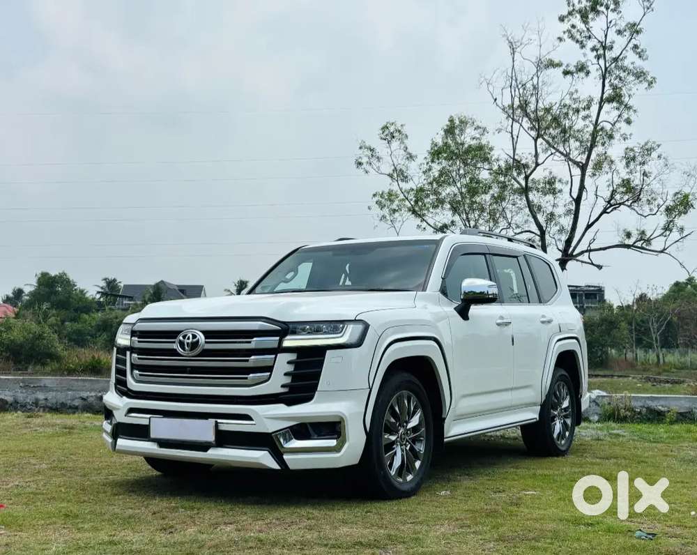 2022/23 Toyota Land Cruiser 300 Diesel.12 Lakhs Extras.
