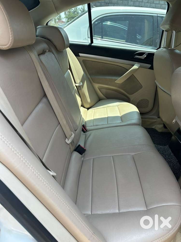 Skoda Laura Ambiente 2.0 Tdi Cr Manual, 2011, Diesel