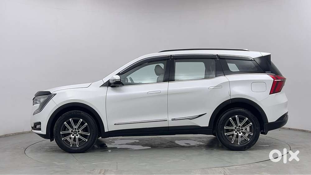 Mahindra Xuv700 2.0 Ax 7 Petrol Mt Str, 2022, Petrol