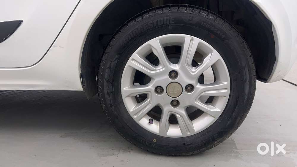 Tata Tiago Xza, 2017, Petrol