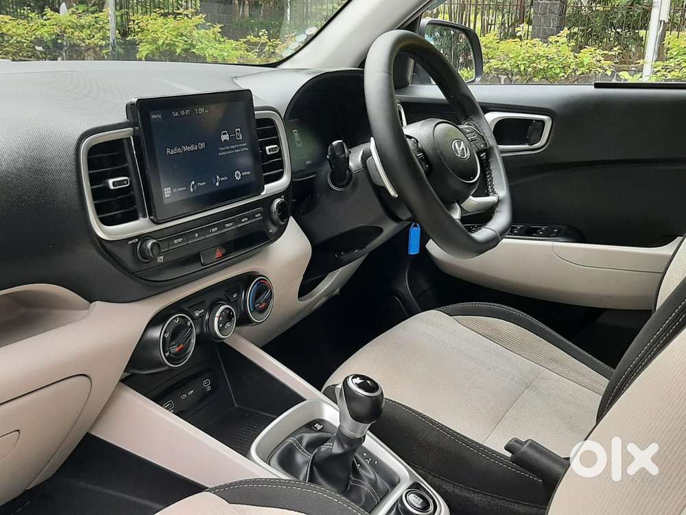 Hyundai Venue 1.0 S (o) Turbo Dct, 2023, Petrol