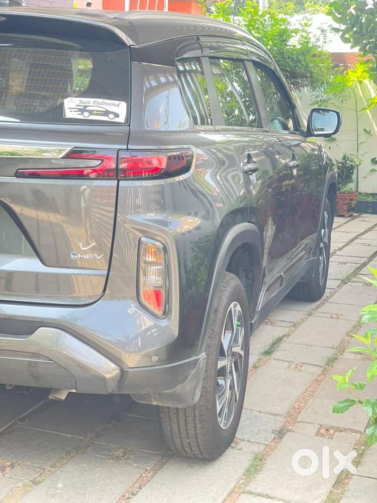 Toyota Urban Cruiser Hyryder 2025 Petrol Hybrid 2000 Km Driven